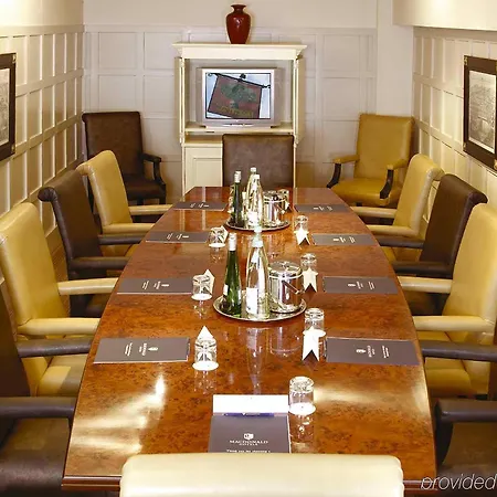 Bush Hotel Farnham 