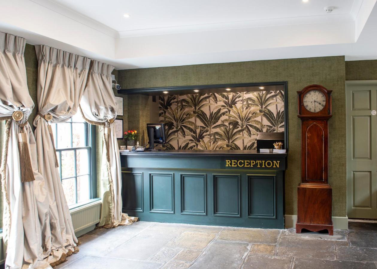 Bush Farnham Hotel 4*